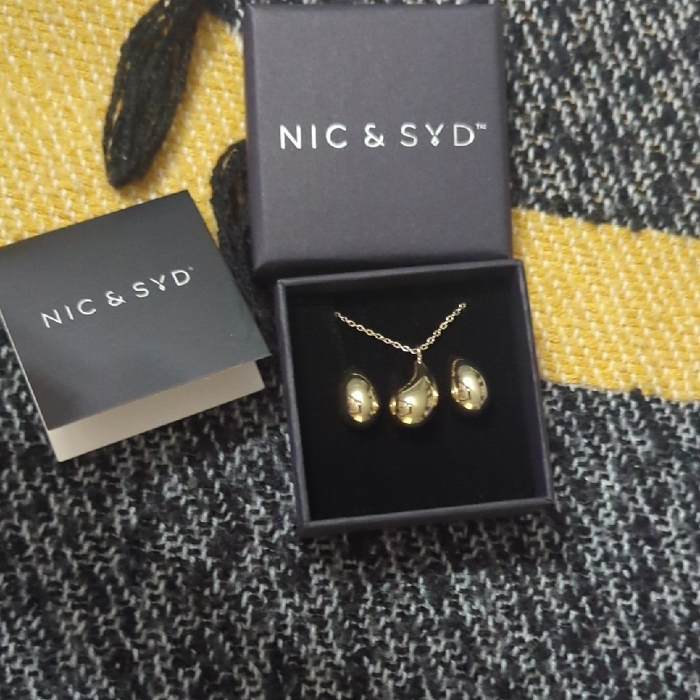 Nic & Syd "Golden Droplet" Pendant Necklace & Earring Set